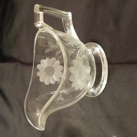 Vintage Heisey Etched glass sugar and cream set - Picture 6 of 15